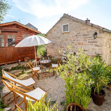 Stone House Harmony -studio With Patio And Garden View 2 * Zrnovo