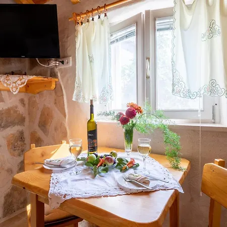 Апартаменты Stone House Harmony -studio With Patio And Garden View 2 Zrnovo