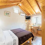 Stone House Harmony -studio With Patio And Garden View 2 דירה