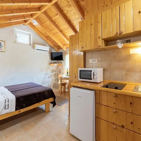 Stone House Harmony -studio With Patio And Garden View 2 * Zrnovo