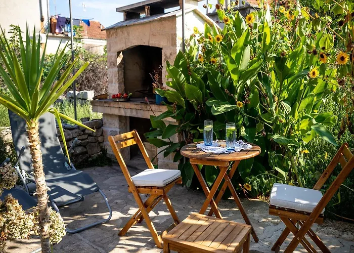 Apartman Stone House Harmony -studio With Patio And Garden View 2 *