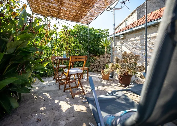 Stone House Harmony -studio With Patio And Garden View 2 * Žrnovo