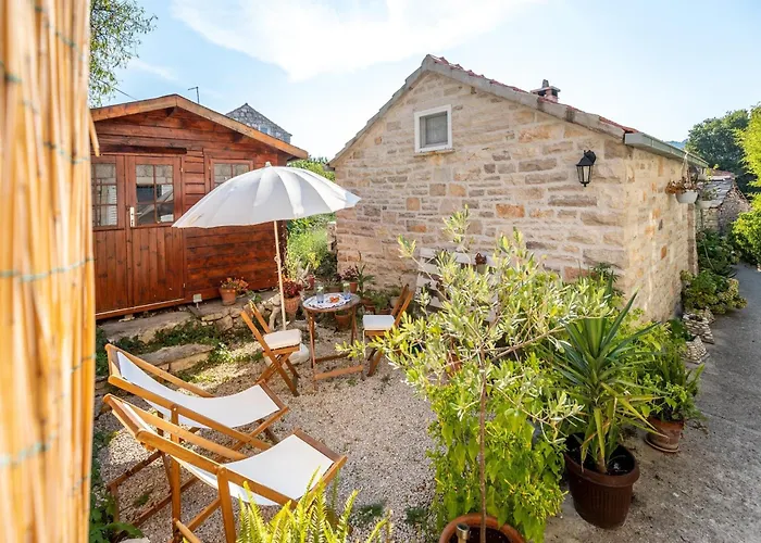 Stone House Harmony -studio With Patio And Garden View 2 * Žrnovo